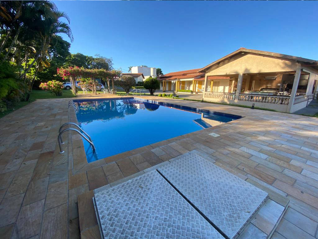Piscina e área de lazer
